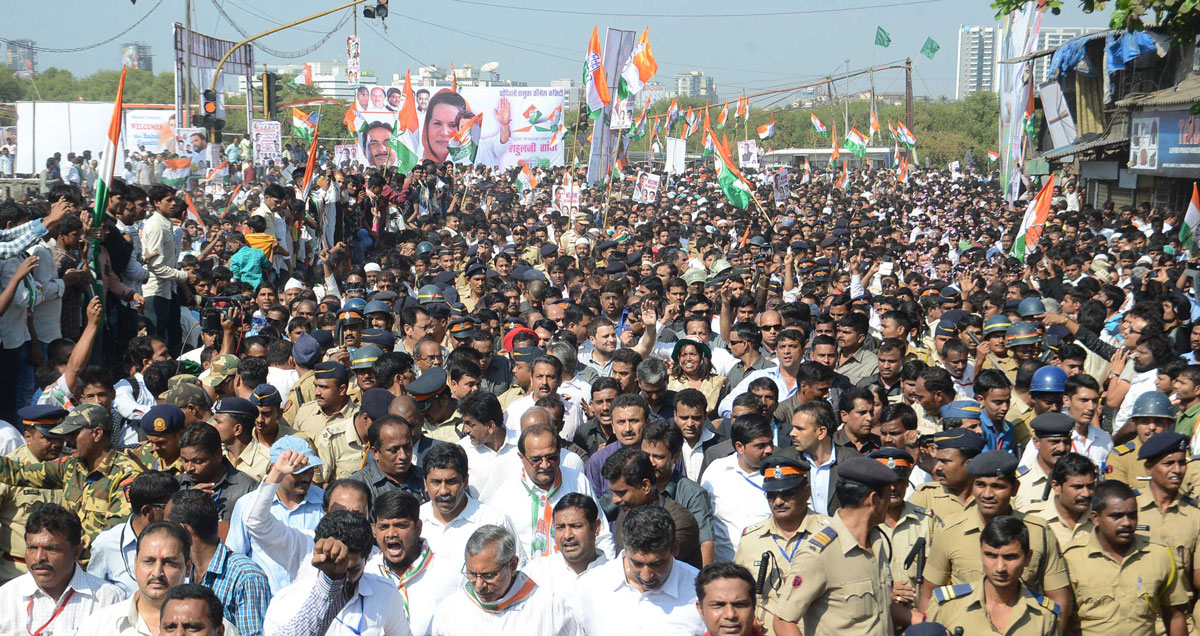 Hon'ble Congress Vice President Rahul Gandhi Padyatra from Bandra National College to Dharavi 90 feet Road in Mumbai.