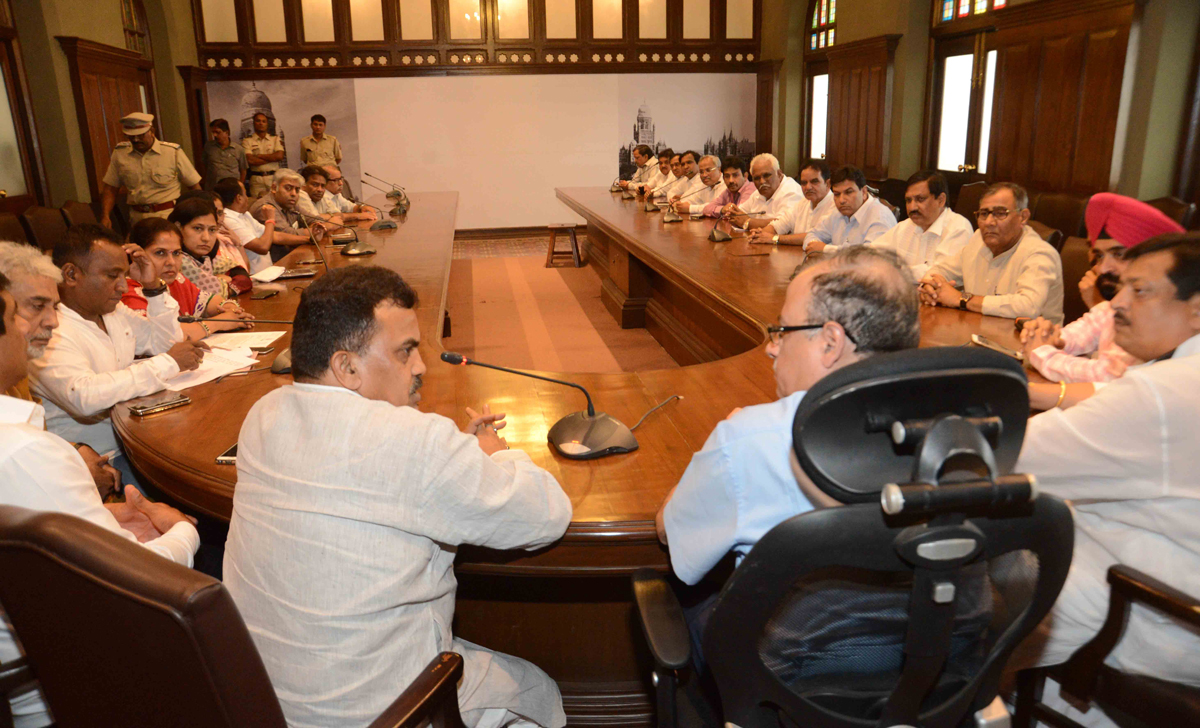 MRCC President Sanjay Nirupam & Congress Leaders Meets BMC Commissioner Ajoy Mehta at BMC Head Office.