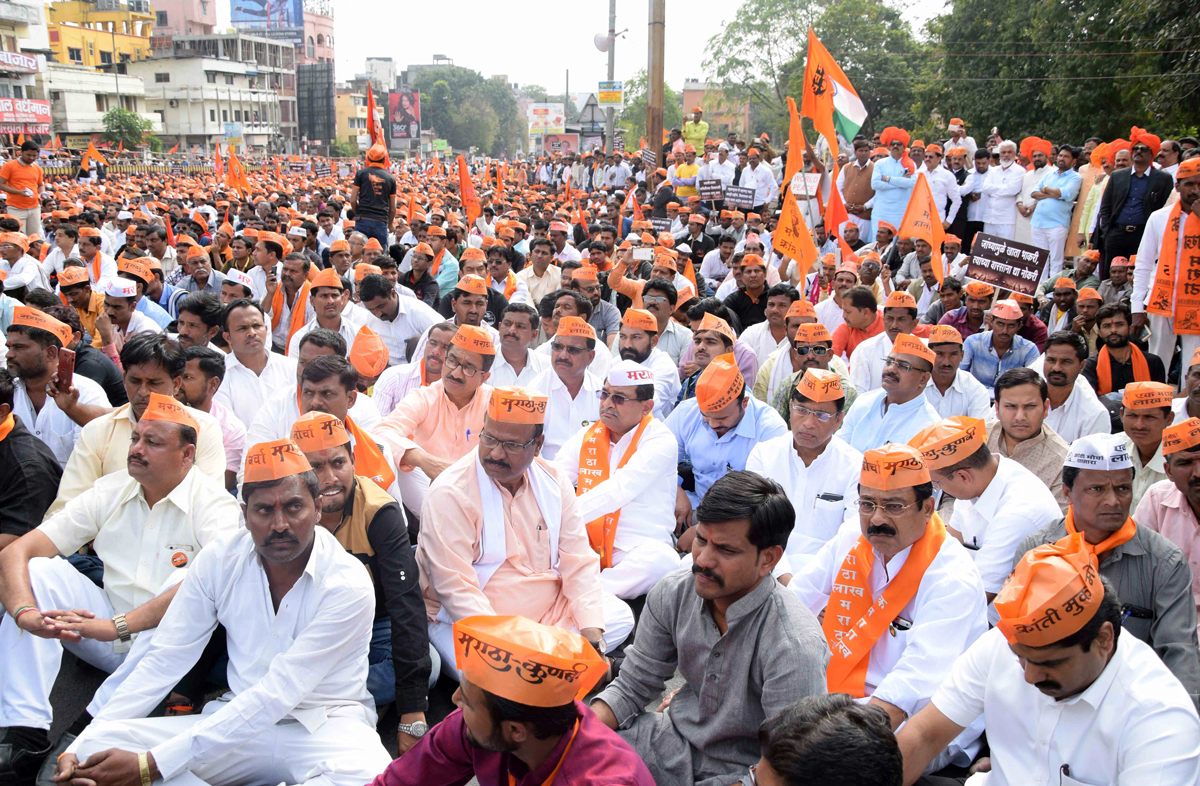 Vidhan Sabha Opp.Leader Radhakrishana Vikhe Patil & MLA's At Vidhan Bhavan Out side Maratha Karanti Mukh Morcha Nagpur.