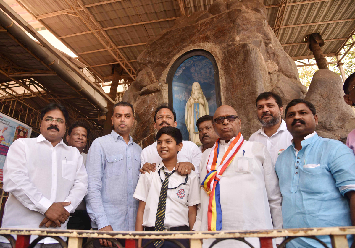 Newly Appointed Mumbai Congress President Milind Deora for Blessing at Mahim Chruch.