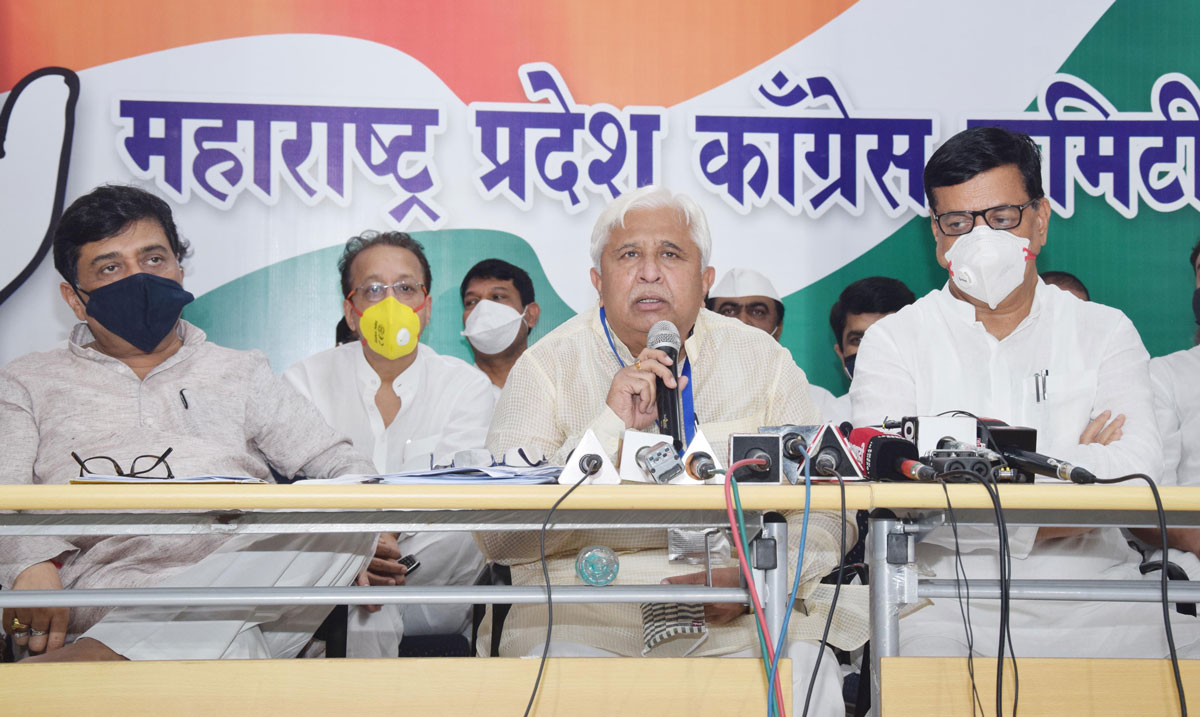 Pess Conference by MPCC In-charge H.K.Patil, MPCC President & Revenue Minister Balasaheb Thorat & PWD Minister Ashok Chavan at Tilak Bhavan Dadar.