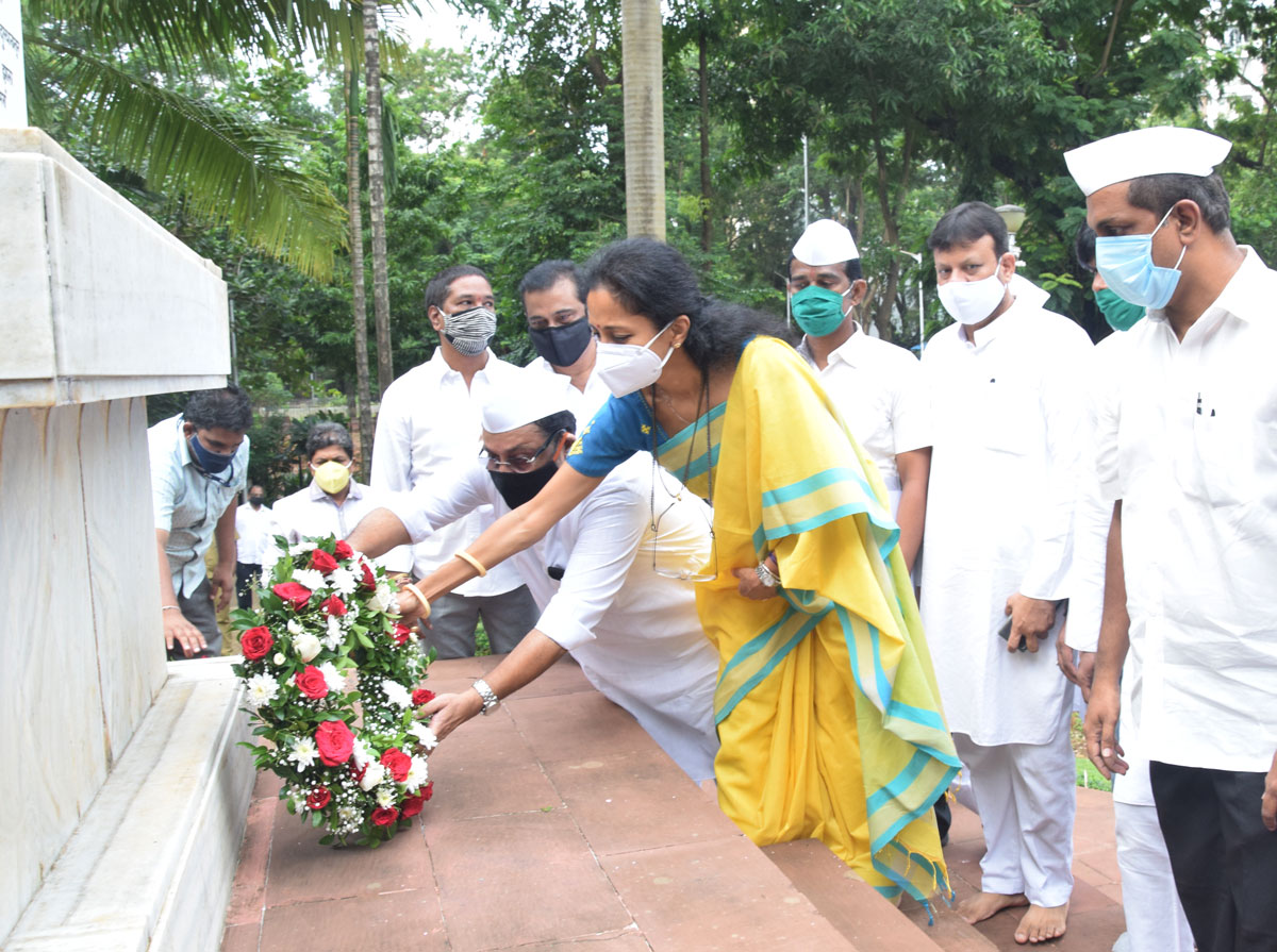 NCP Party Leaders  Paying Tribute on August Kranti Din.