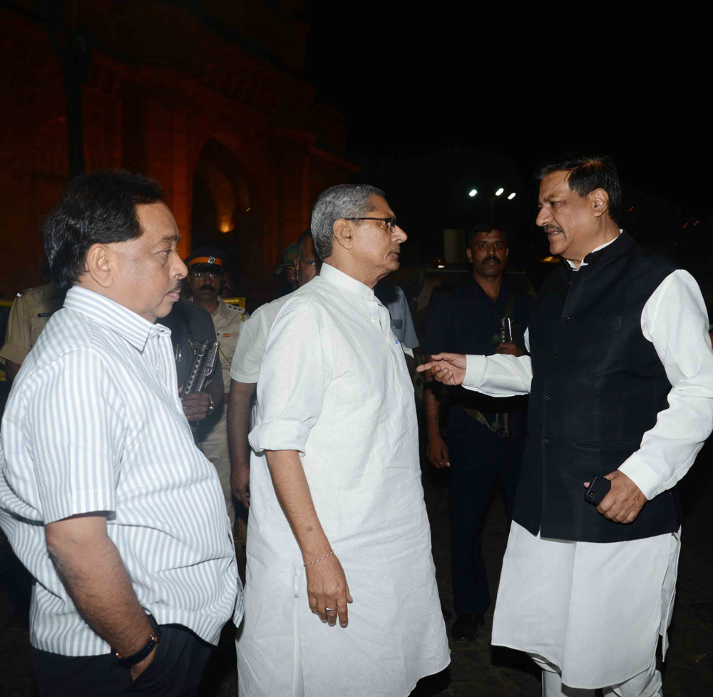 CHEIF MINISTER PRITHVIRAJ CHAVAN,AICC INCHARGE MOHAN PRAKASH & MINISTER NARAYAN RANE AT KARANJA URAN DIST.RAIGAD.