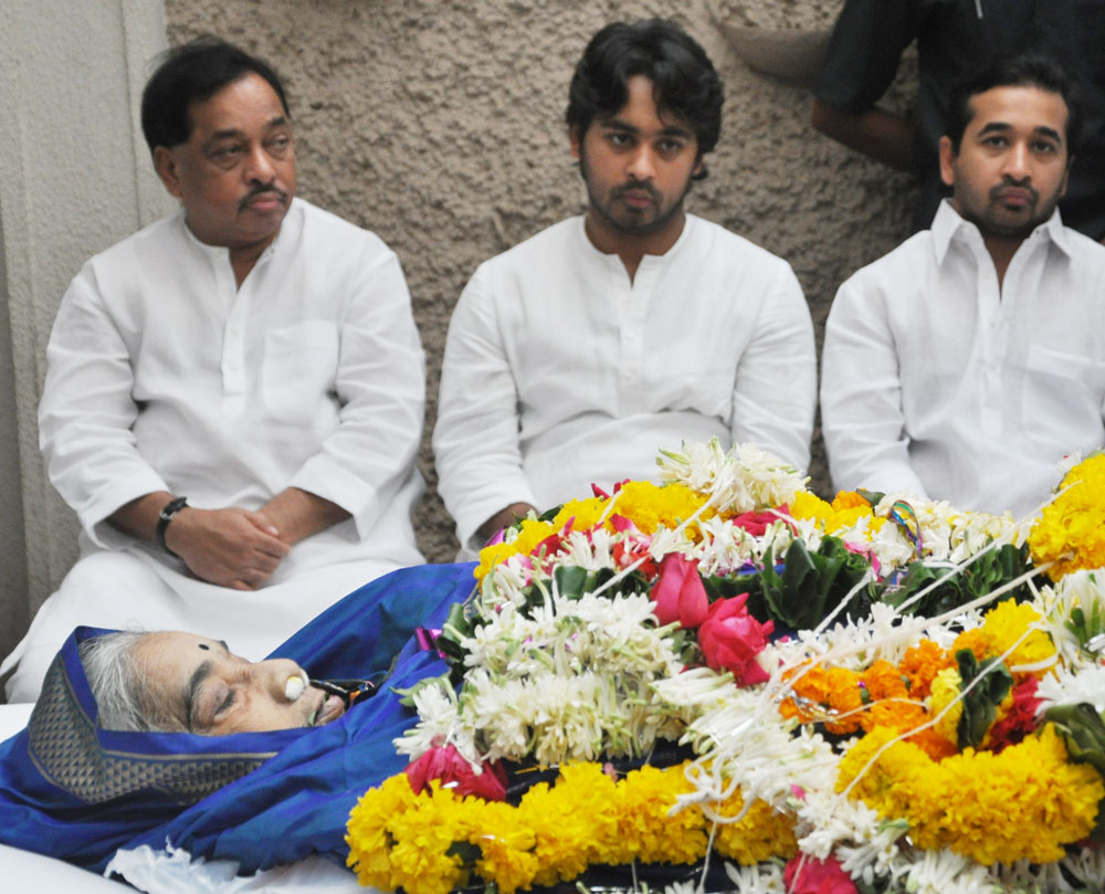 MINISTER NARAYAN RANE MOTHER SMT.LAXMIBAI TATU RANE FUNERAL IN MUMBAI.