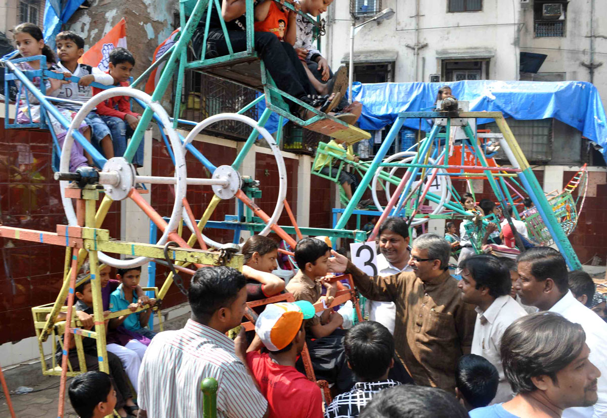MLA AMIN PATEL, MLA ANNIE SHEKAR & CORPORATER JAVED JUNEJA IN FUN-N-FAIR.