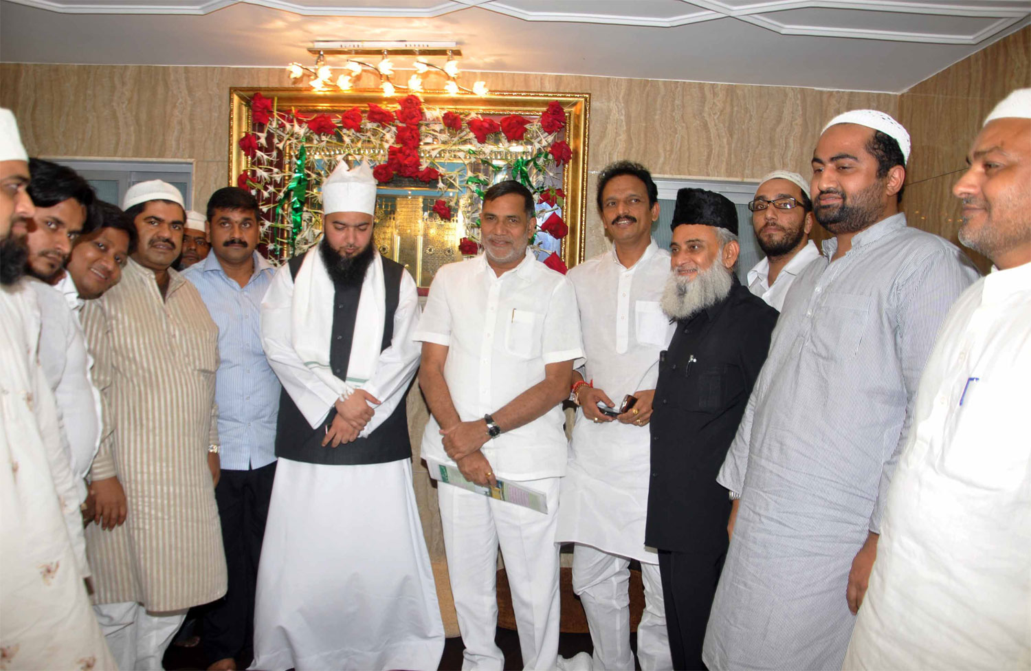 SHAHIDAYE RAHE MADINA HAJRAT ANWAR ASHRAF URF MUSHNNA MIYA 8th URSHA ON OCCASION MRCC PRESIDENT KRIPASHANKAR SINGH & STATE MINISTER SACHIN BHAU AHIR AT M.S.ALI ROAD DOTANKI.