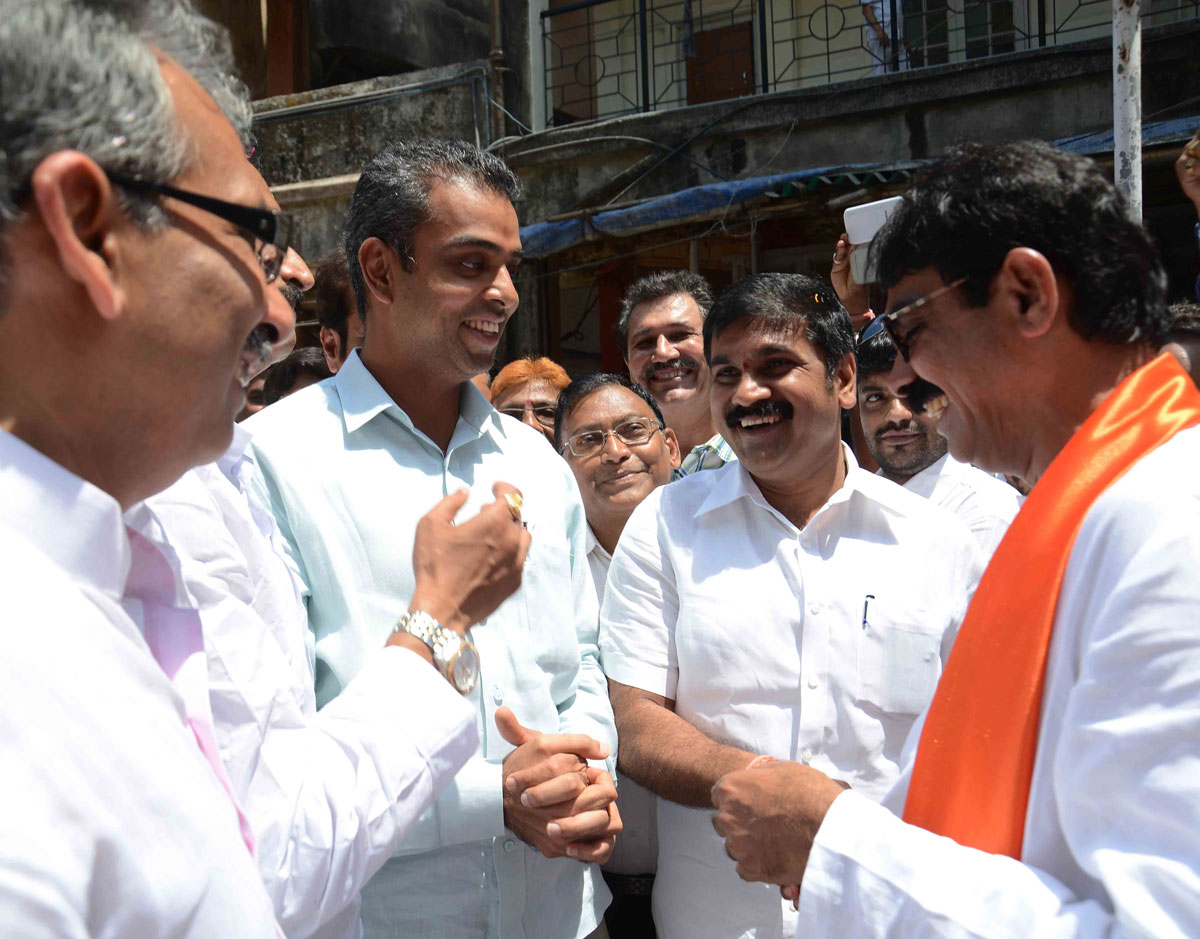 South Mumbai MP.Candidates Milind Deora & Bala Nandgaokar Filed their Nomination Form at Old Custom House Dist.Administrative Collector Office.