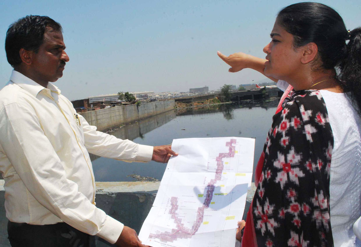 Newly Elected BJP MP Poonam Mahajan visit Meethi Nadi near Bail Bazar at Kurla.