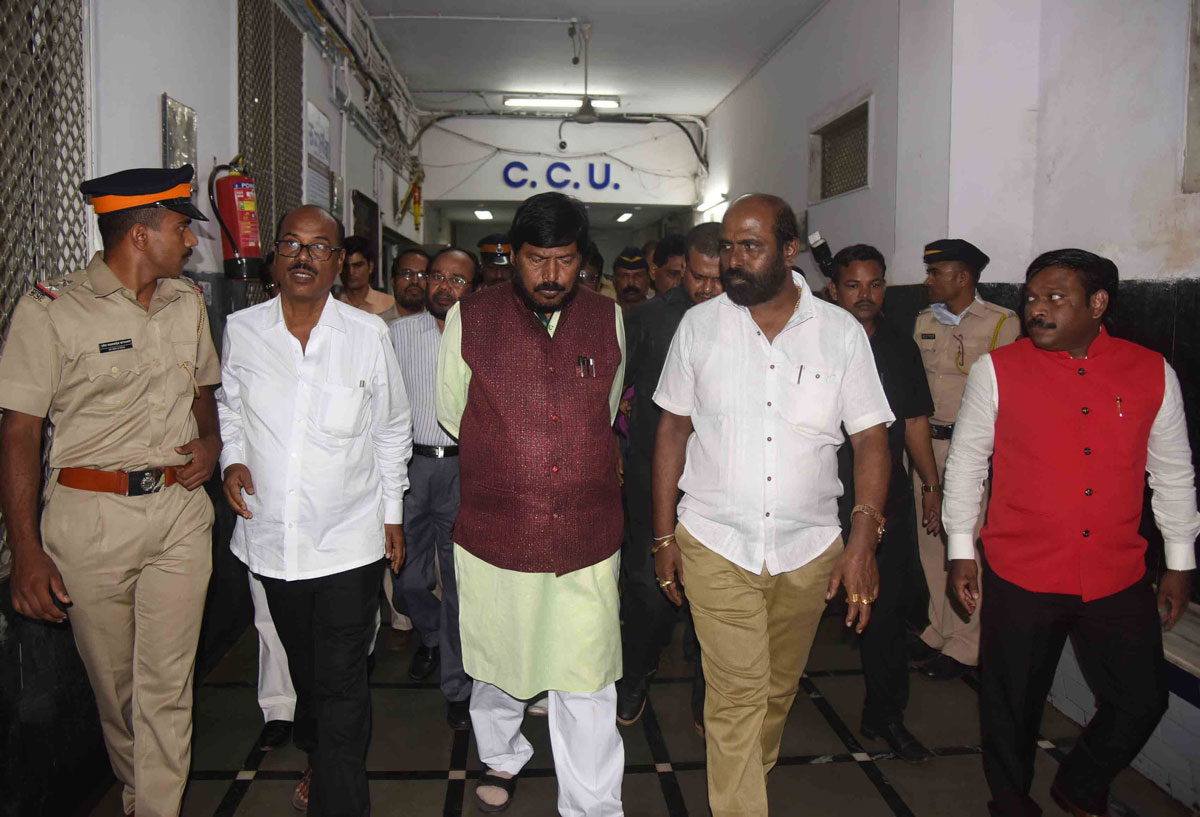 RPI Mass Leader Central Social Justice & Empowerment MoS Ramdas Athawale visIt Nashik Talegaon Civil Hospital & J.J.Hospital in Mumbai.