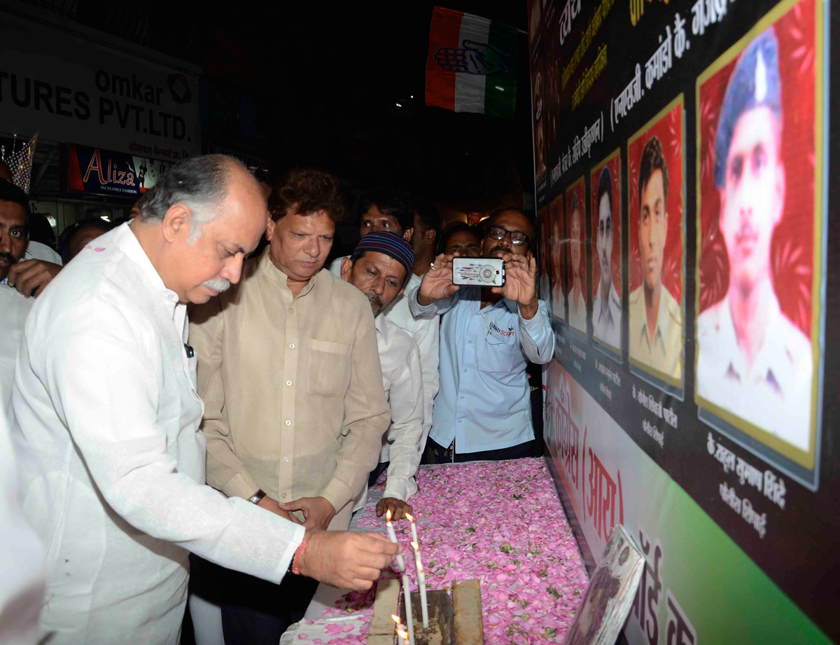 AICC Gen.Sec.CWC Member Congress Leader Gurudas Kamat & MLC Bhai Jagtap Pays Tribute to Bravehearts Martyrs on 26/11 in Mumbai.
