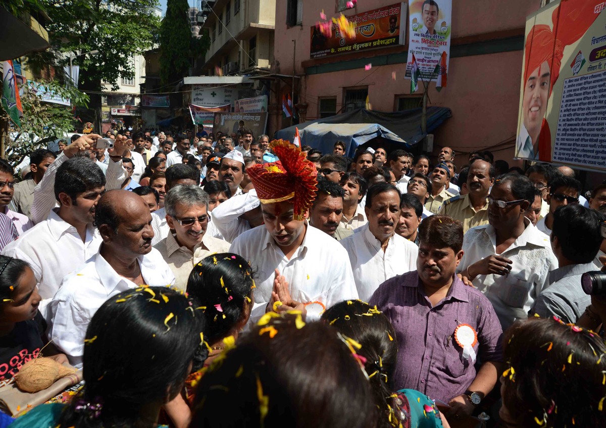 UNION MINISTER OF STATE & MP.MILIND DEORA IN SOUTH MUMBAI AT GIRGAON.
