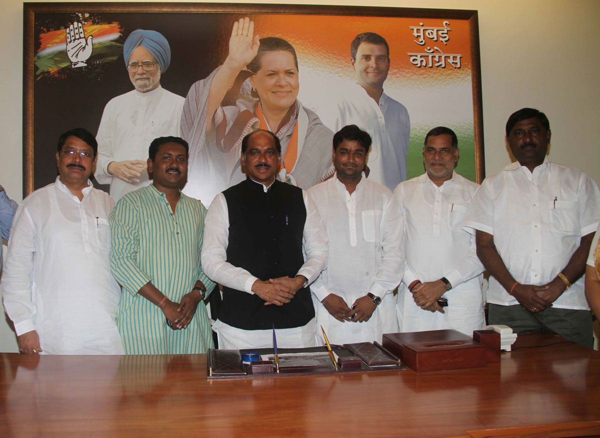 MPYC NEWLY ELECTED YOUTH GANESH KUMAR YADAV TOOK CHARGE OF MRCC YOUTH  OFFICE.