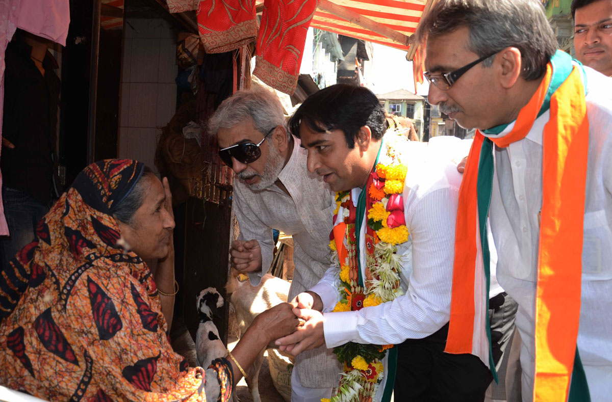 MLA AMIN PATEL IN RALLY OF CONGRESS-NCP CANDIDATES JAVED JUNEJA ON OCCASION EX.MLA YUSUF ABRHANI AT MASJID BUNDER.