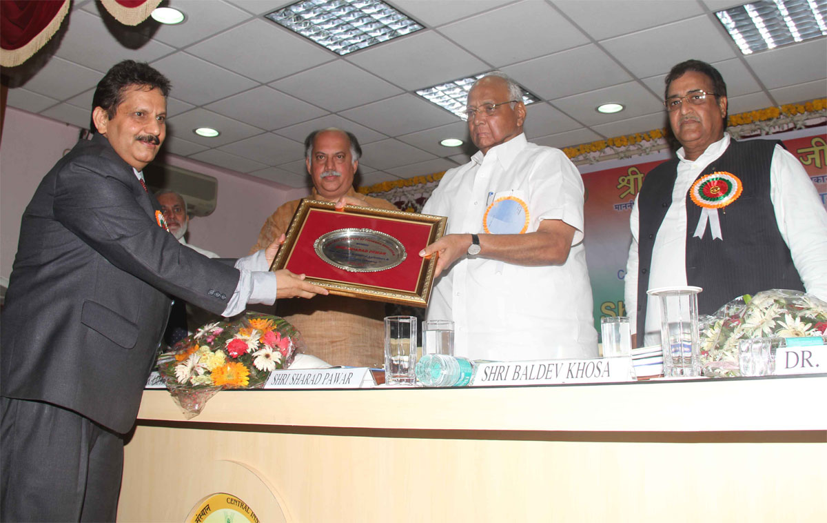 UNION MINISTER SHARAD PAWAR & M.P. & EX UNION MINISTER GURUDAS KAMAT AT VERSOVA.