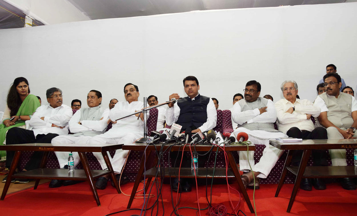 #NagpurSession: Chief Minister Devendra Fadnavis Tea Party & Press Conference Before Assembly Winter Session Ramgiri Bungalow Nagpur.
