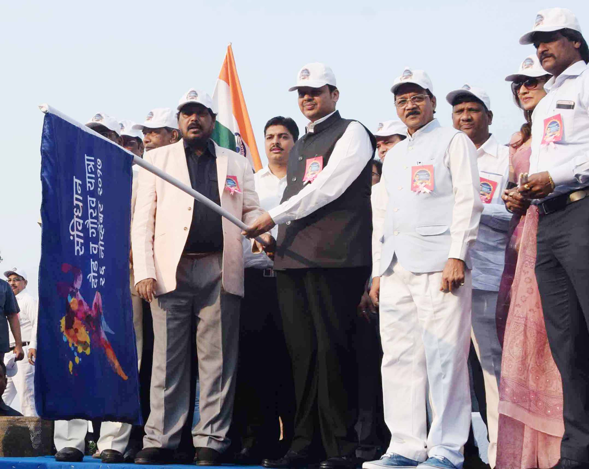 Chief Minister Devendra Fadnavis & Union Minister Ramdas Athawale Flag Off For Savidhan Din Marathon at Worli.