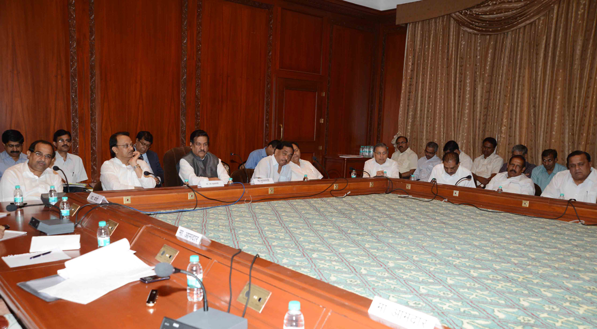 CHIEF MINISTER PRITHVIRAJ CHAVAN & DY.CHIEF MINISTER AJITDADA PAWAR & OTHER'S MINISTER AT SAHYADRI GUEST HOUSE.