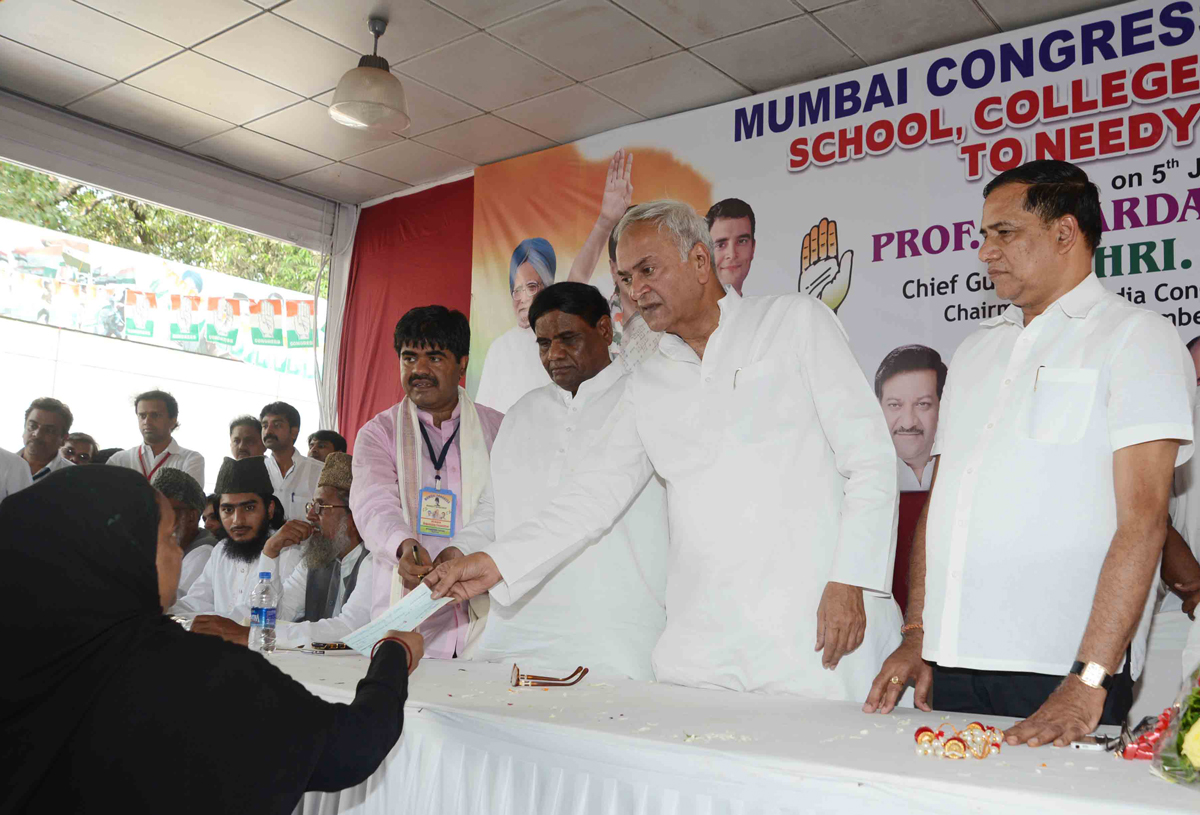 AICC MINORITY CELL PRESIDENT IMRAN KIDWAI IN FUNCTION AT RAJIV GANDHI BHAVAN AZAD MAIDAN.