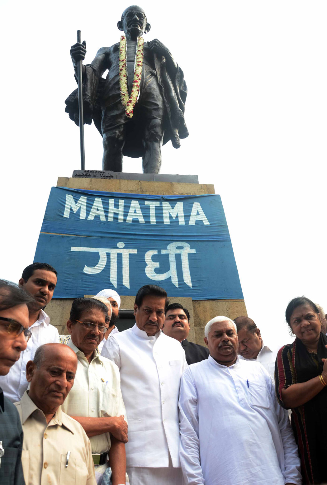 2ND OCTOBER BIRTH ANNIVERSARY OF FATHER OF NATION MAHATMA GANDHI AND LATE PRIME MINISTER LALBAHDUR SHASTRI IN MUMBAI.