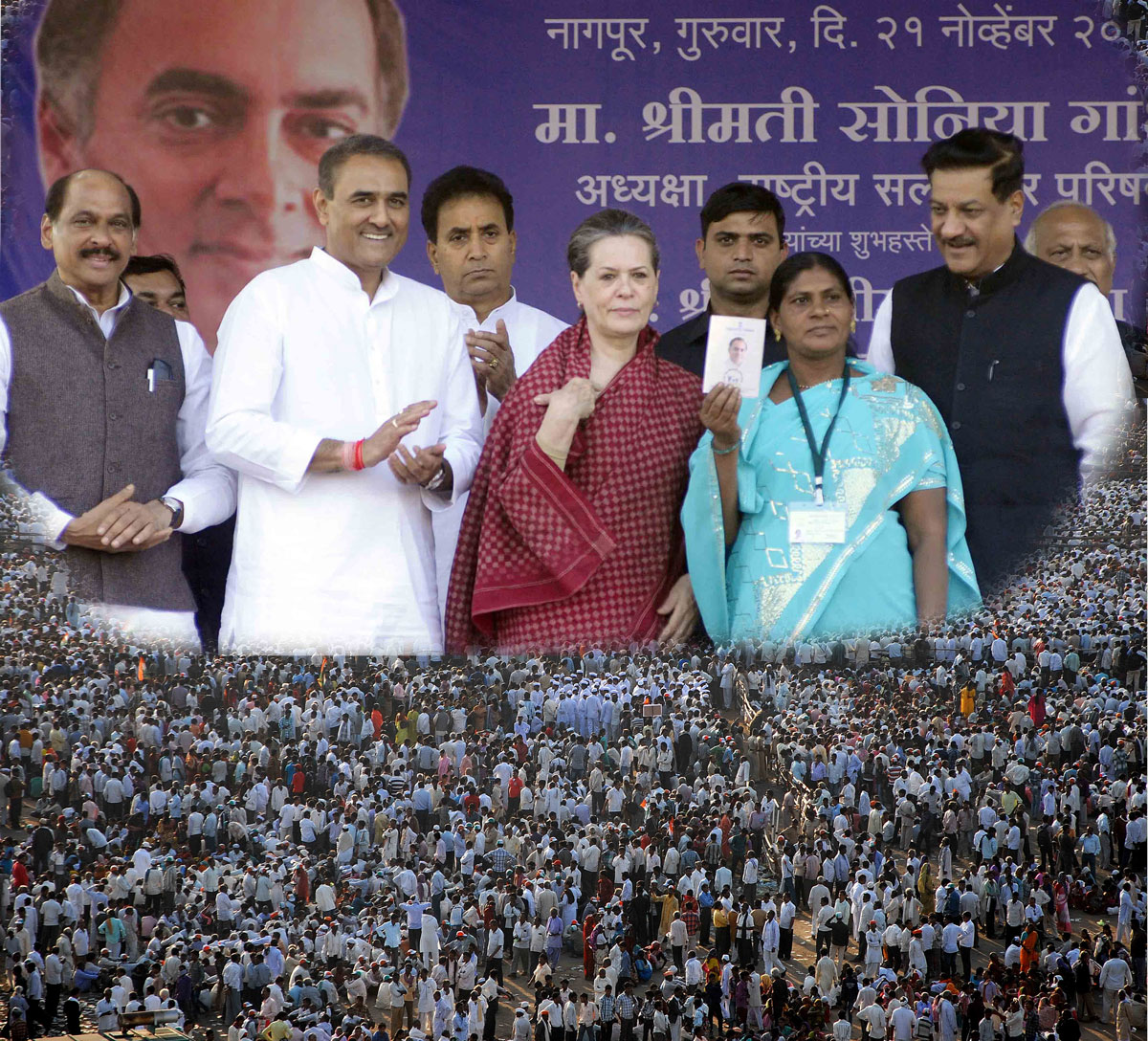 UPA CHAIRPERSON SMT.SONIYA GANDHI LAUNCH RAJIV GANDHI JIVANDAI AROGYA YOJNA CARD AT NAGPUR.