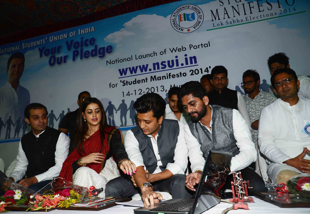 Cine Stars Mr.Ritesh & Mrs.Genelia Deshmukh launched NSUI web portal (www.nsui.in) at Mumbai Patrakar Sangh CST.