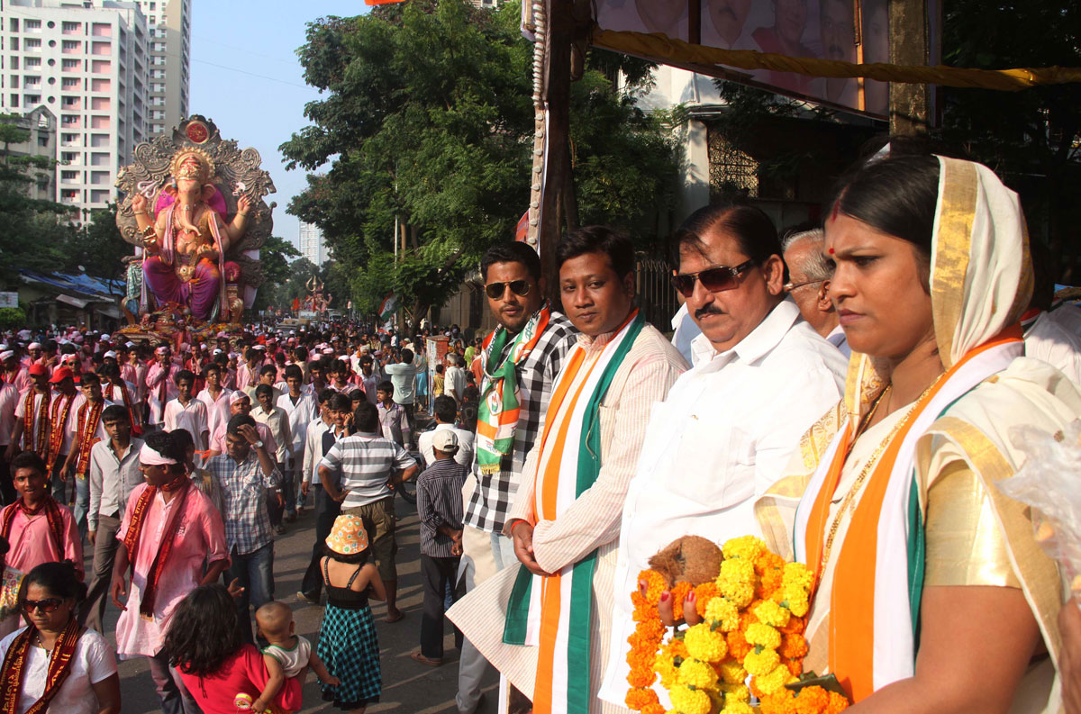 MPYC & NSUI AT MARATHA MANDIR ON OCCASION OF GANESH VISHARJAN.