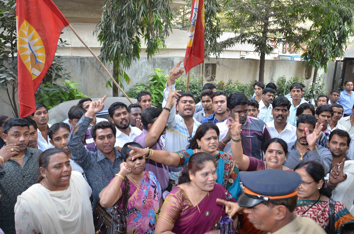 SWABHIMAAN SANGHATNA PROTEST AGAINST NISA SECURITY AT ANDHERI.