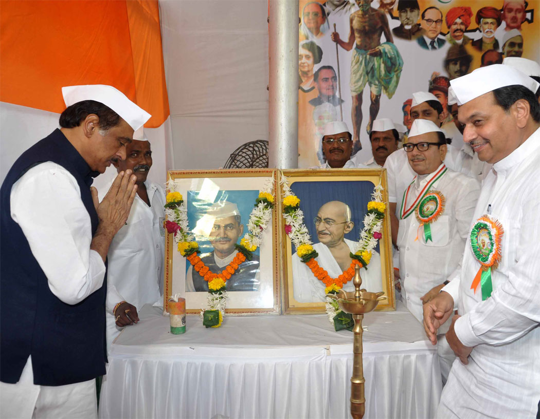 2ND OCTOBER BIRTH ANNIVERSARY OF FATHER OF NATION MAHATMA GANDHI AND LATE PRIME MINISTER LALBAHDUR SHASTRI IN MUMBAI.