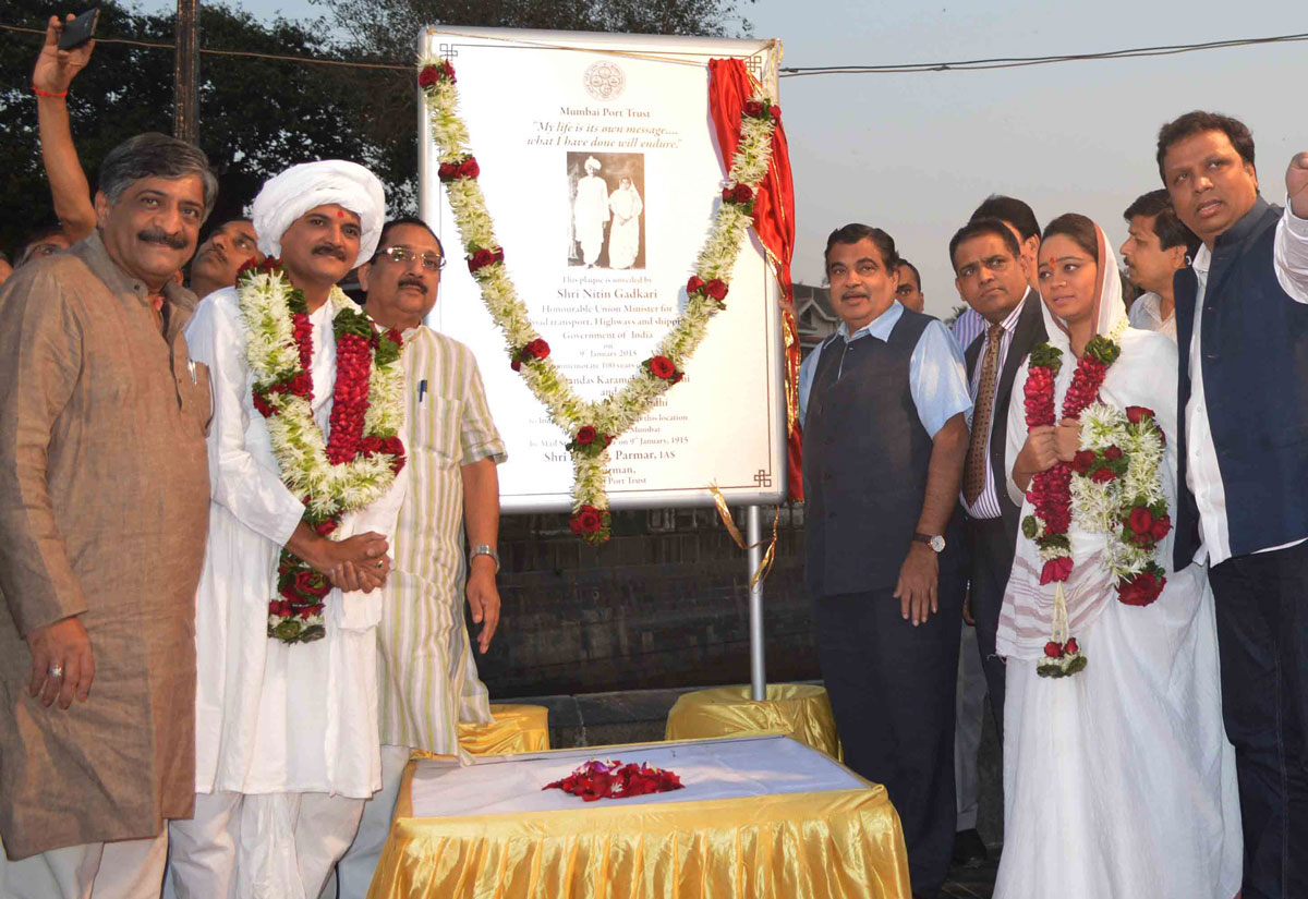 Union Minister Nitin Gadkari Unveiled a Plaque to Commemorate Mahatma Gandhi's Return From South Africa to India on 09.01.1915 at Gateway of India.