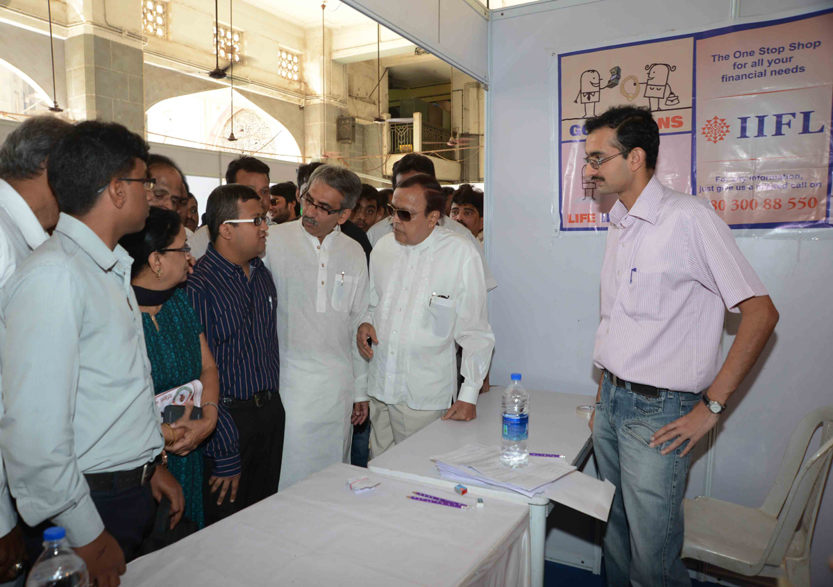MP.& EX. UNION MINISTER MURLI DEORA VISITED JOB FAIR ORGANISED BY MP. MILIND DEORA AT ANJUMAN-I-ISLAM SCHOOL CST MUMBAI.