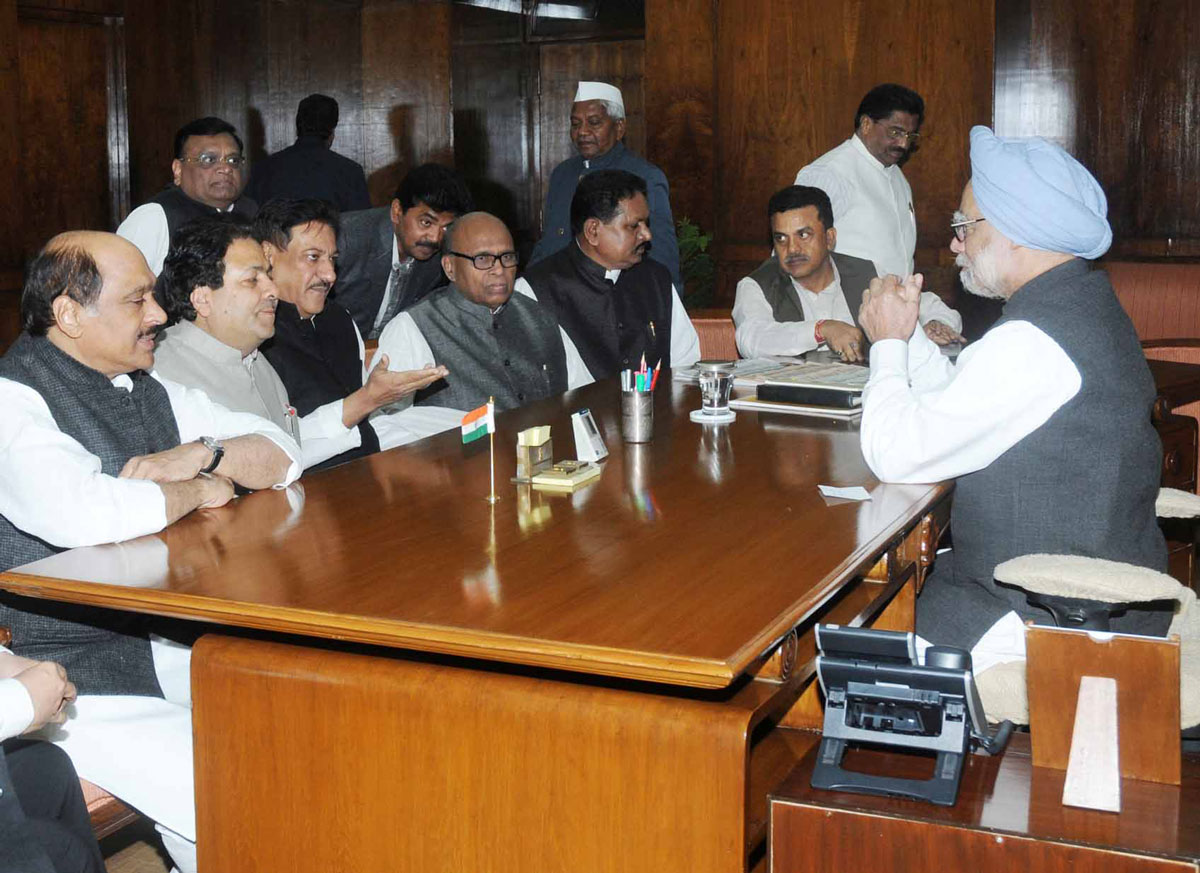 THE PRIME MINISTER DR.MANMOHAN SINGH & CHIEF MINISTER PRITHVIRAJ CHAVAN IN NEW DELHI.