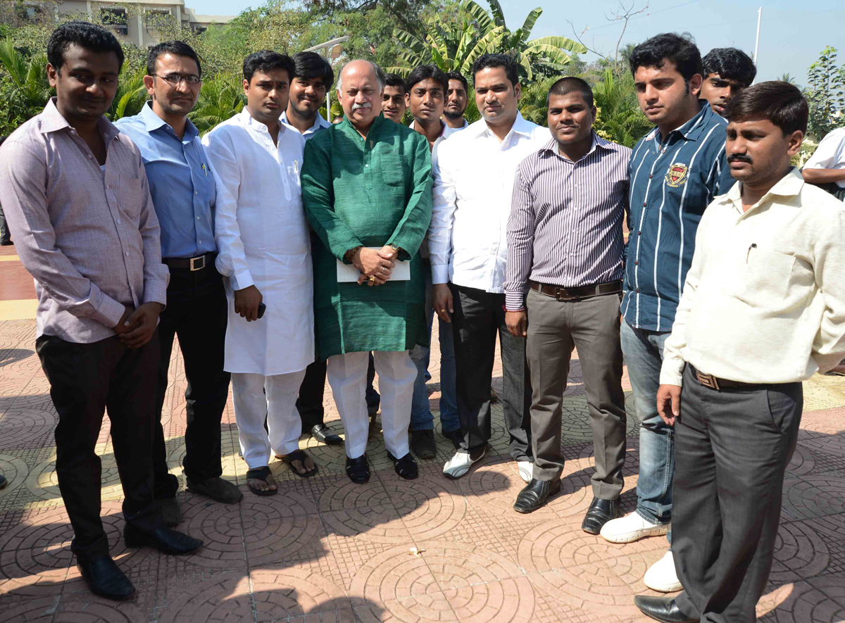 MP.& EX.UNION MINISTER GURUDAS KAMAT WITH  IYC TEAM.