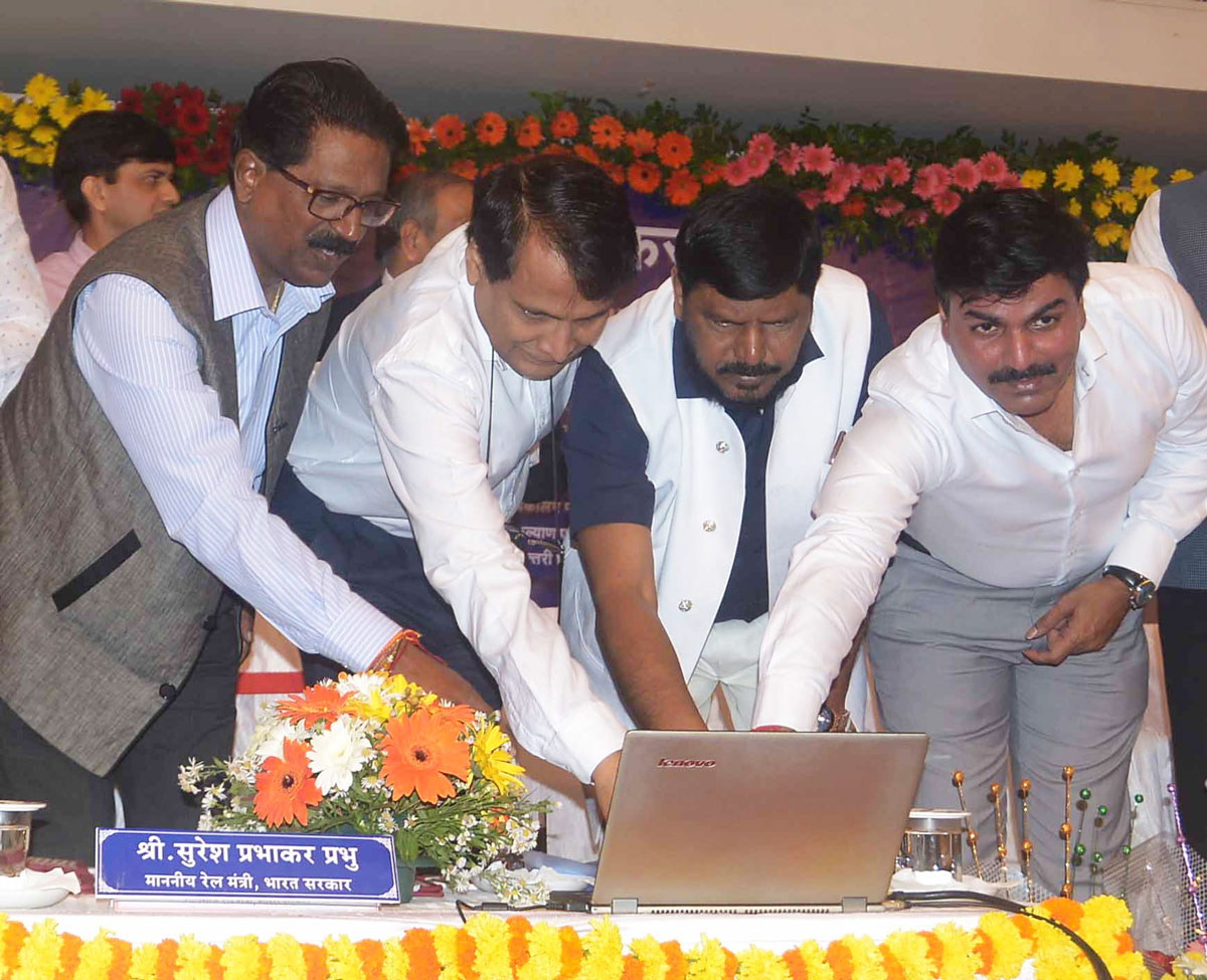 Railway Minister Suresh Prabhu & Social Justice Empowerment Minister Ramdas Athawale at â€œMUMBAIKARON KO KAI NAVEEN SEVAAON AUR SUVIDHAON KEE SAUGATTEIN BEMISALâ€ program in Mumbai.
