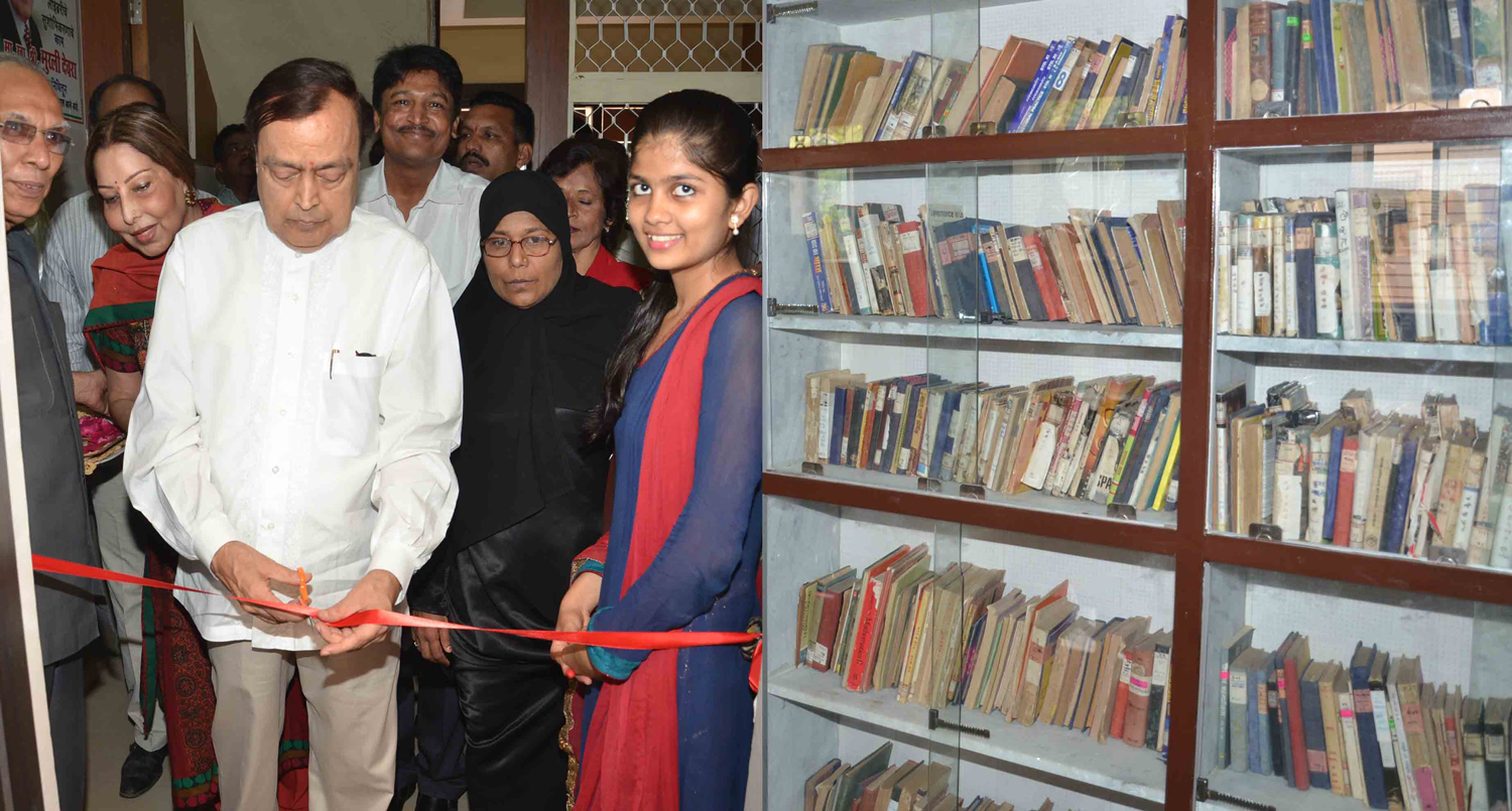 EX.UNION MINISTER & M.P.SHRI. MURLI DEORA & SMT.HEMA DEORA DURING INAUGURATION OF LIBRARY (M.P.FUND) AT MARWADI COMMERCIAL HIGH SCHOOL GIRGAON.