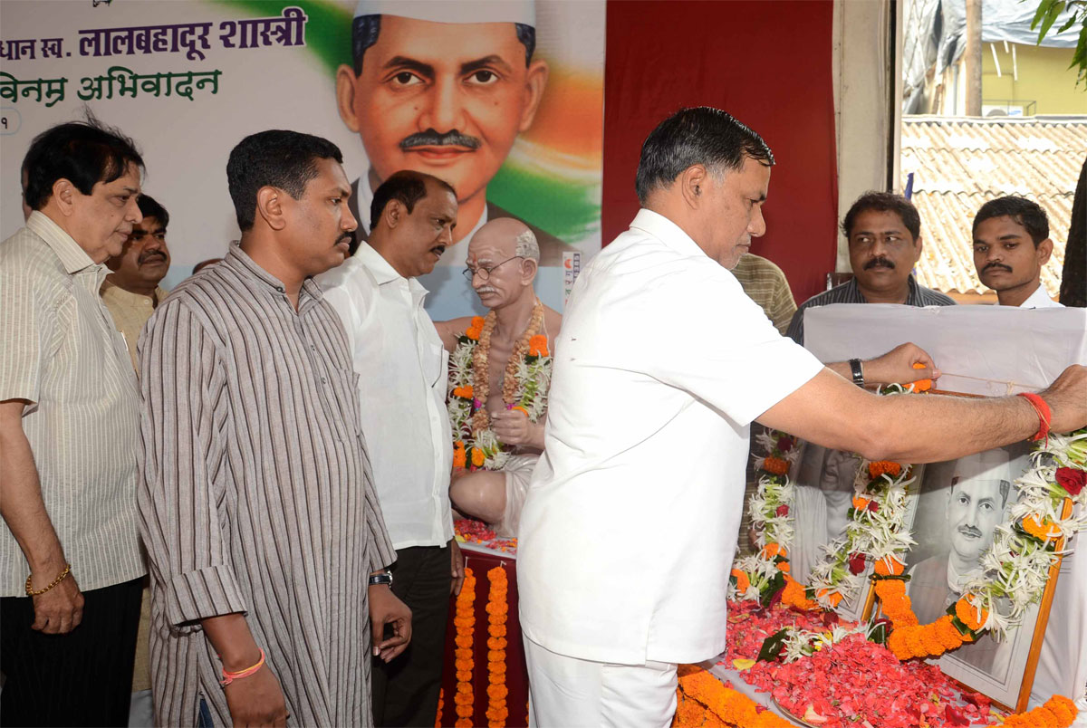 2ND OCTOBER BIRTH ANNIVERSARY OF FATHER OF NATION MAHATMA GANDHI AND LATE PRIME MINISTER LALBAHDUR SHASTRI IN MUMBAI.