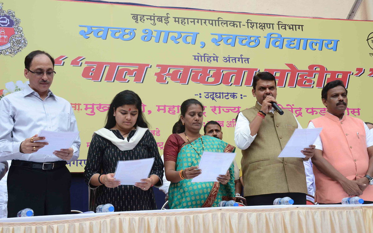 Chief Minister Devendra Fadnavis during "Bal Swacchta Mission" at Dixit Rd.Muncipal School Vile Parle.
