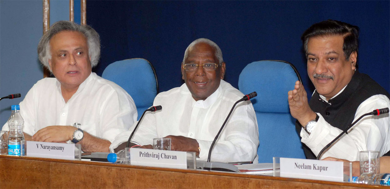 THE MINISTER OF STATE FOR ENVIRONMENT AND FORESTS (INDEPENDENT CHARGE),SHRI JAIRAM RAMESH,CHIEF MINISTER OF MAHARASHTRA PRITHVIRAJ CHAVAN AT NEW DELHI.