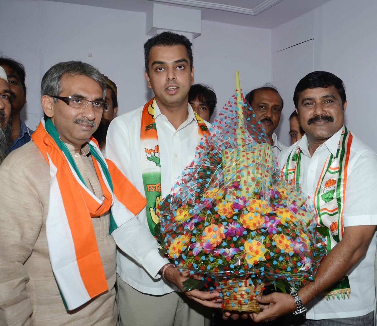 MP.& UNION STATE MINITER MILIND DEORA INAUGURATING ELECTION OFFICES OF VARIOUS CANDIDATES IN SOUTH MUMBAI