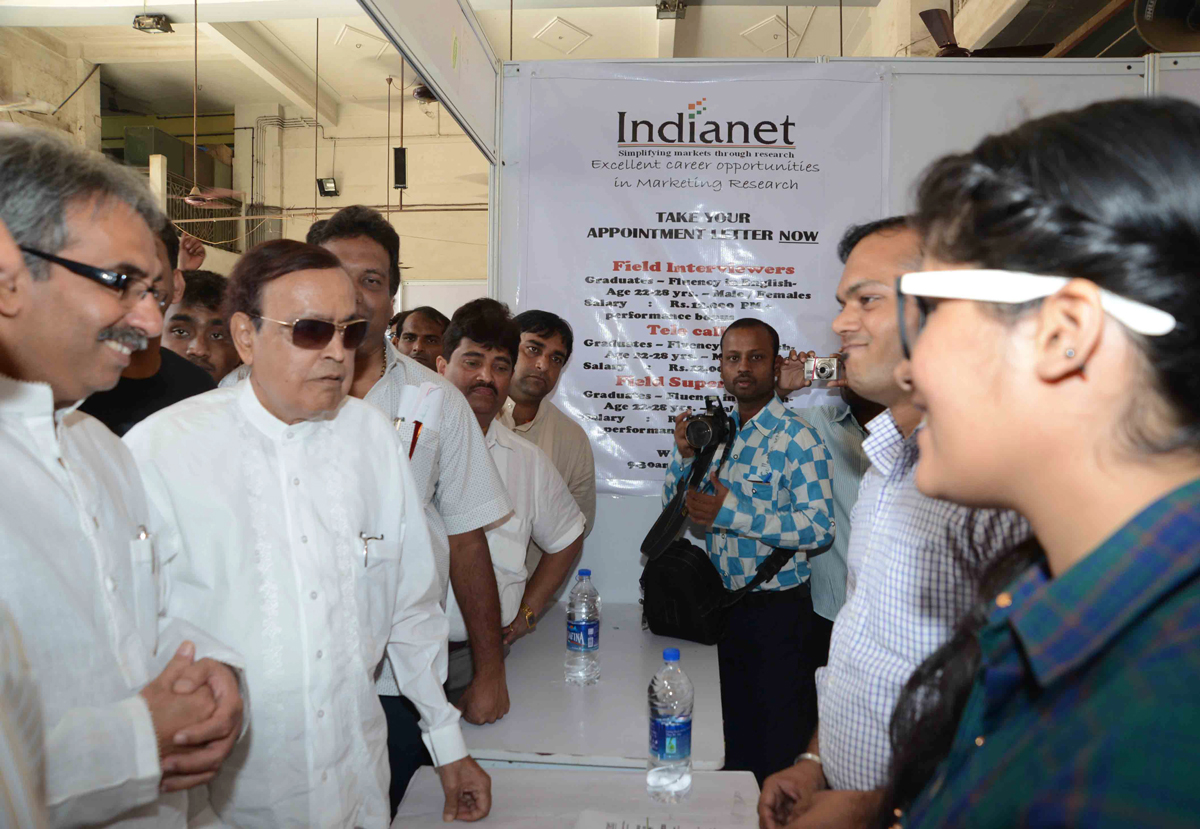 MP.& EX. UNION MINISTER MURLI DEORA VISITED JOB FAIR ORGANISED BY MP. MILIND DEORA AT ANJUMAN-I-ISLAM SCHOOL CST MUMBAI.