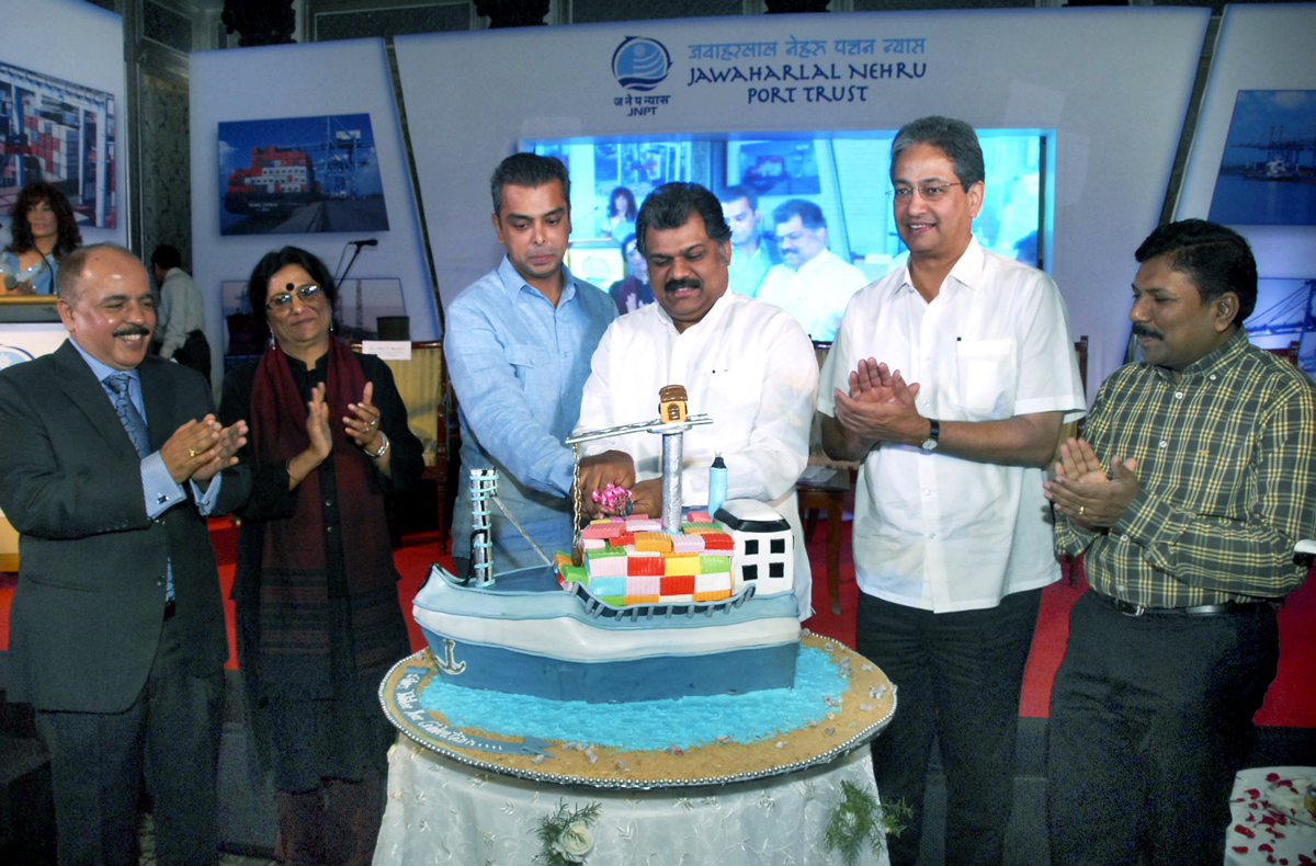 UNION MINISTER G.K.VASAN & UNION MINISTER MILIND DEORA AT SILVER JUBILEE CELEBRATION OF JAWAHARLAL NEHRU PORT TRUST IN MUMBAI.