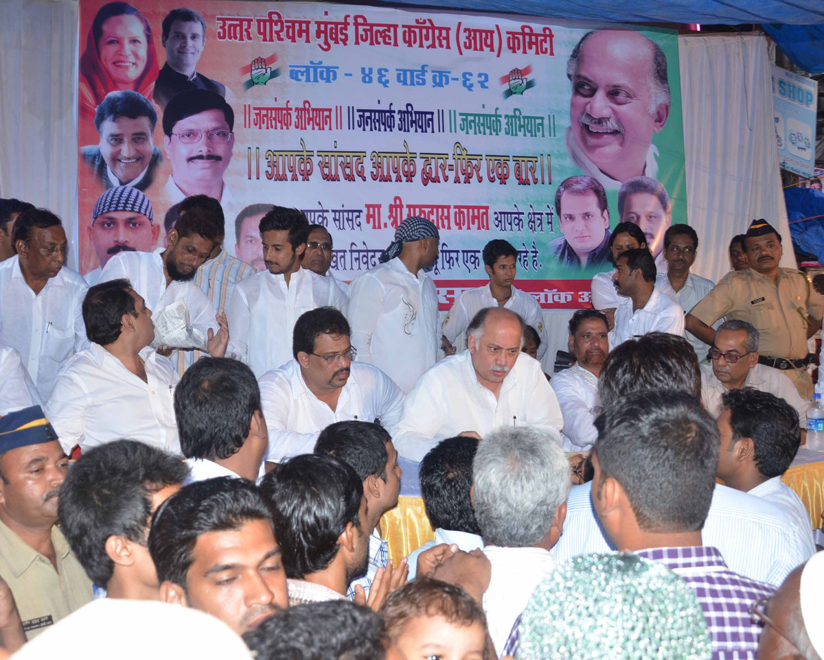 MP.& EX.UNION MINISTER GURUDAS KAMAT "JANSAMPARK ABHIYAN" AT JUHU.