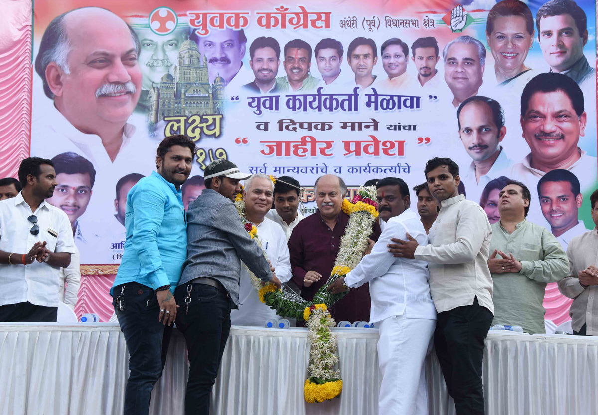Former MP,AICC Gen.Sec.Member CWC Gurudas Kamat for Free Note Book Distribution at Malad,Youth Convention & Office opening at Andheri.