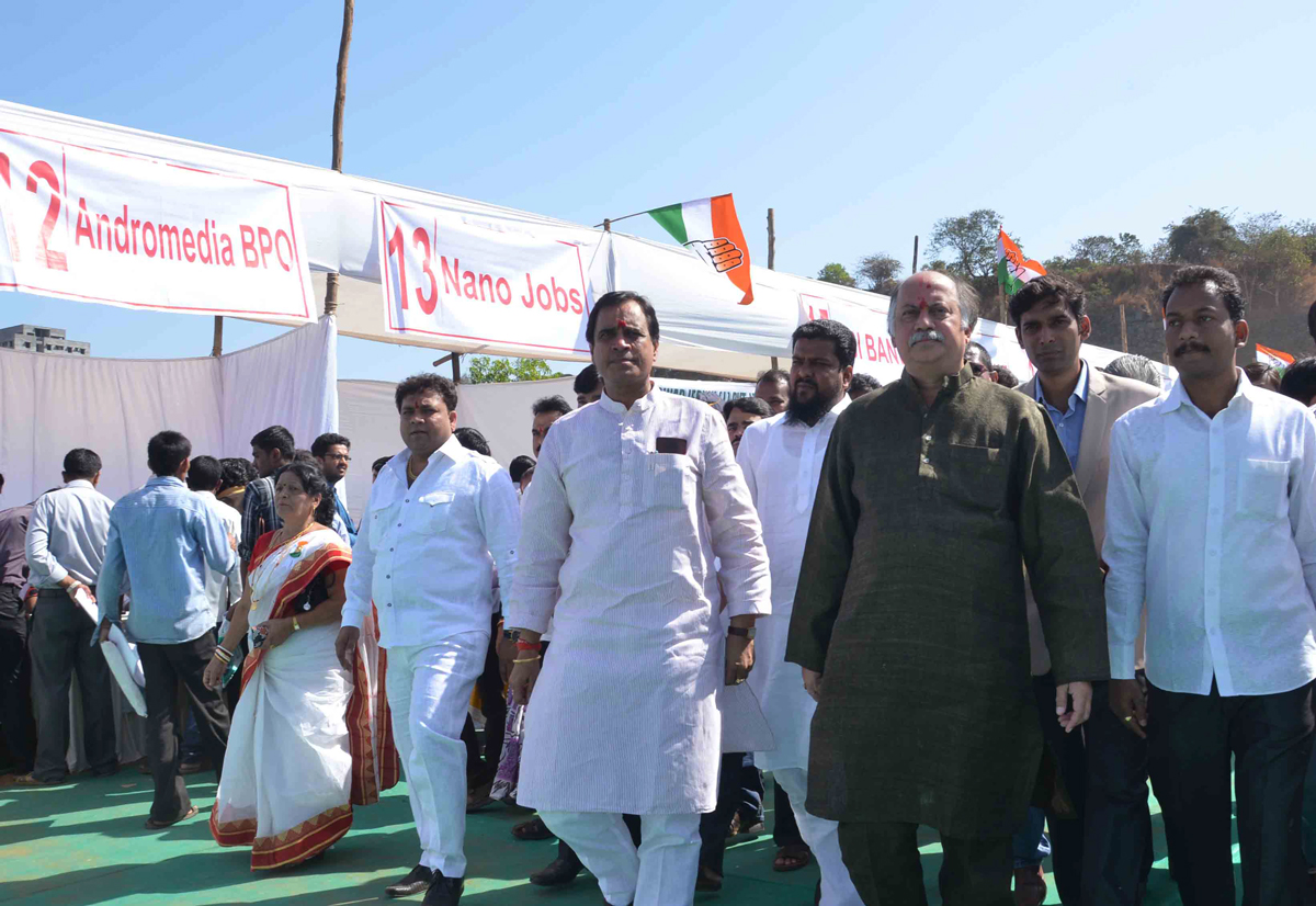 MP. & EX.UNION MINISTER GURUDAS KAMAT IN JOB FAIR AT DINDOSHI.