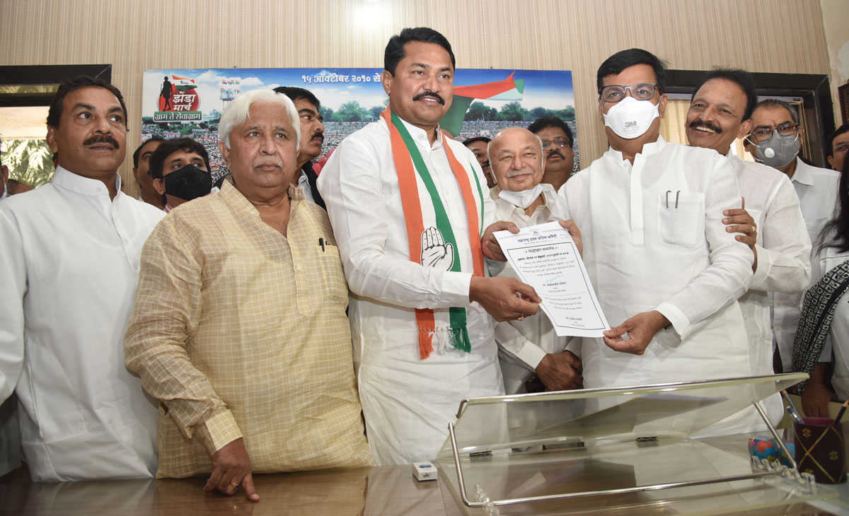 Newly Appointed MPCC President Nanabhau Patole Took Charge From Former MPCC President Balasaheb Thorat at Tilak Bhavan Dadar.
