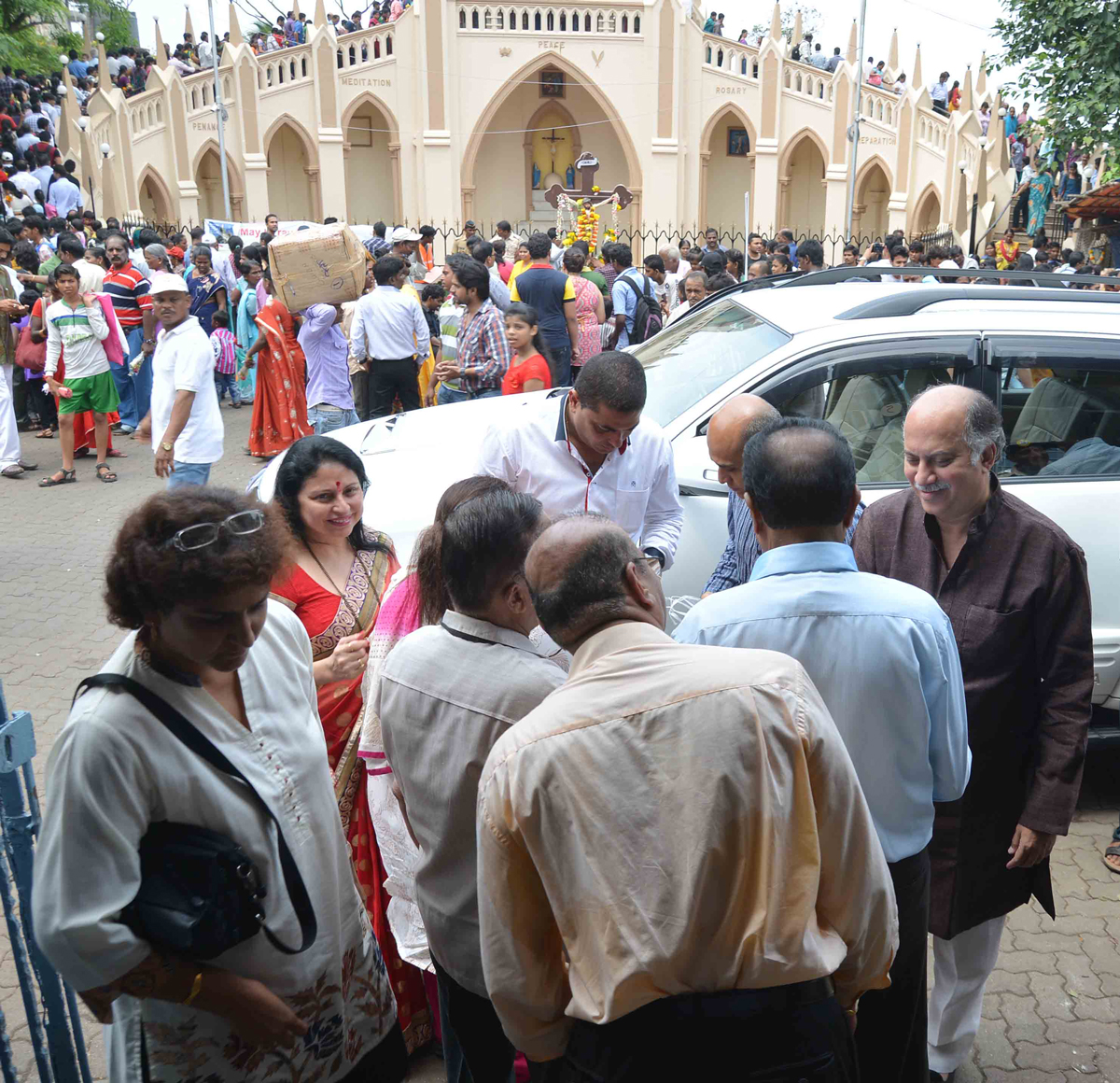 AICC GENERAL SECRETARY & MP. GURUDAS KAMAT AT MOUNT MARY.