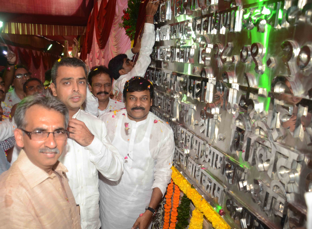 MINISTER DR.K.CHIRANJEEVI WITH MINISTER & SOUTH MUMBAI MP. MILIND DEORA INAUGURATED PADMSHALI SAMAJ TRUST HALL  AT KAMATHIPURA.