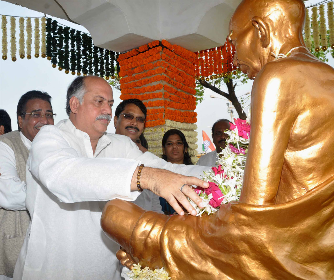 2ND OCTOBER BIRTH ANNIVERSARY OF FATHER OF NATION MAHATMA GANDHI AND LATE PRIME MINISTER LALBAHDUR SHASTRI IN MUMBAI.