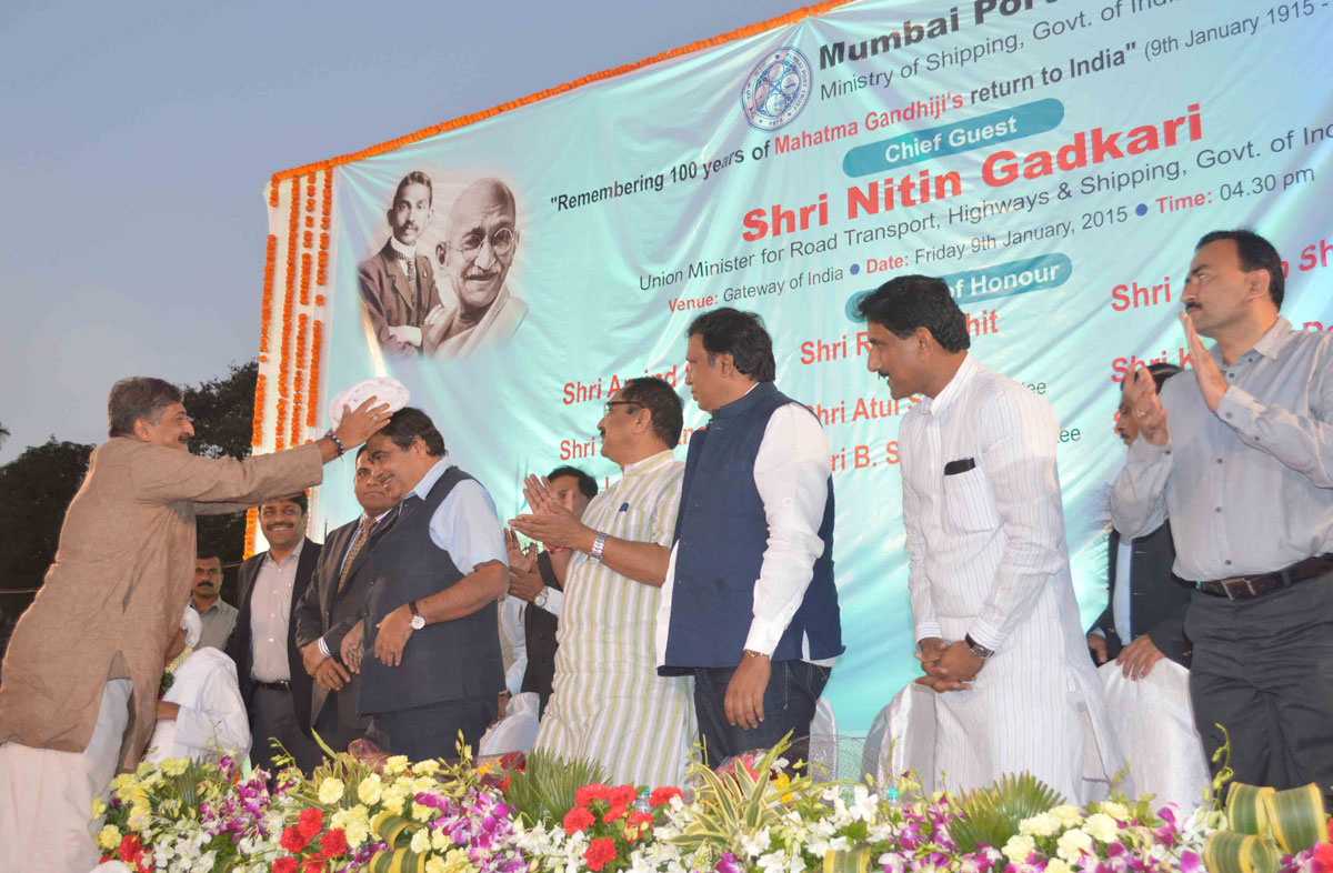 Union Minister Nitin Gadkari Unveiled a Plaque to Commemorate Mahatma Gandhi's Return From South Africa to India on 09.01.1915 at Gateway of India.