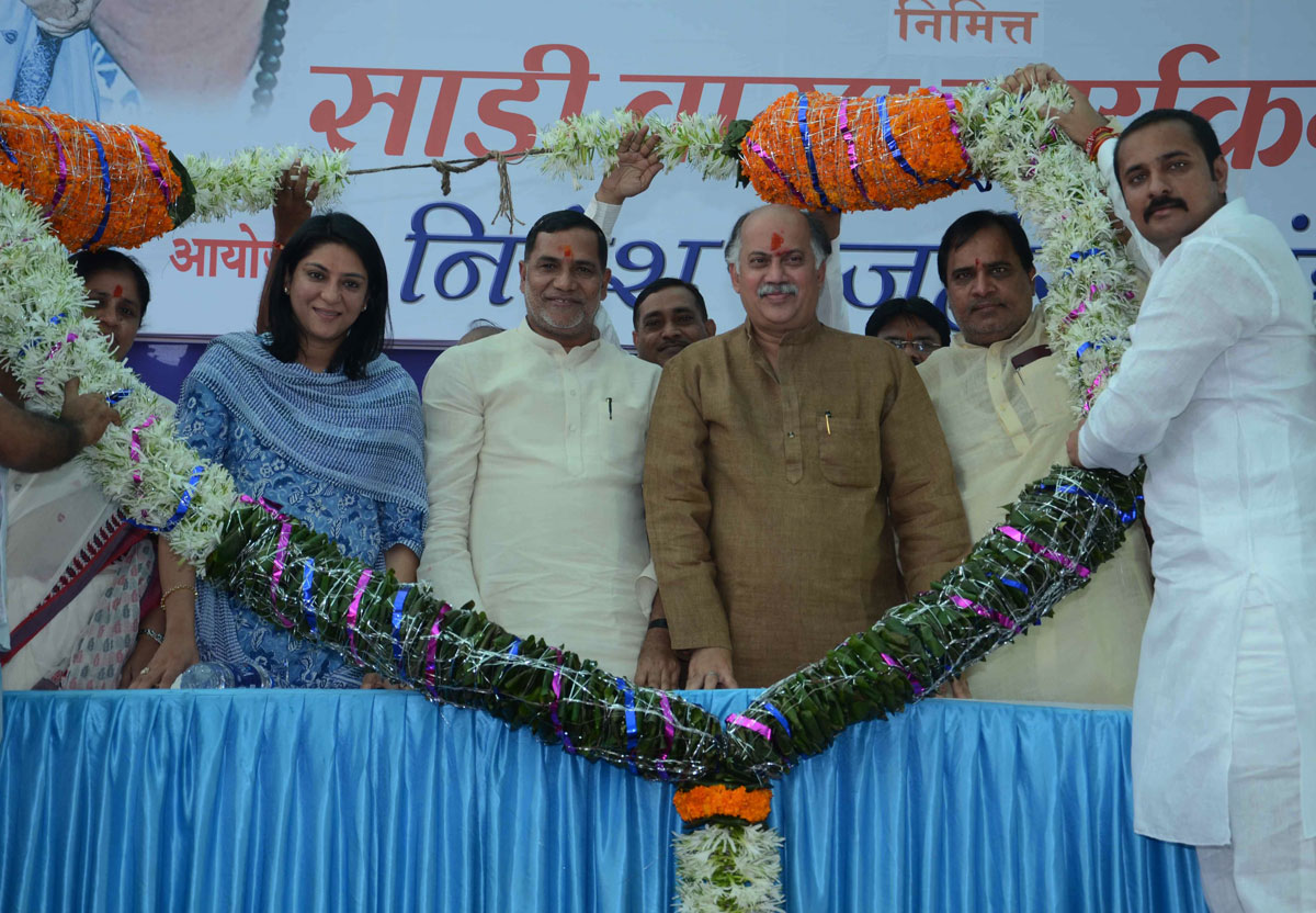 BIRTH ANNIVERSARY OF EX.PRIME MINISTER LATE INDIRA GANDHI CELEBRATED AT KURLA ON OCCASION M.P.& EX.UNION MINISTER GURUDAS KAMAT,MRCC PRESIDENT KRIPASHANKAR SINGH, M.P.PRIYA DUTT, MLA RAJHANS SINGH.ORG.NITESH RAJHANS SINGH.