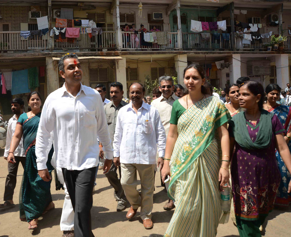 UNION MINISTER OF STATE & MP.MILIND DEORA IN SOUTH MUMBAI AT GIRGAON.